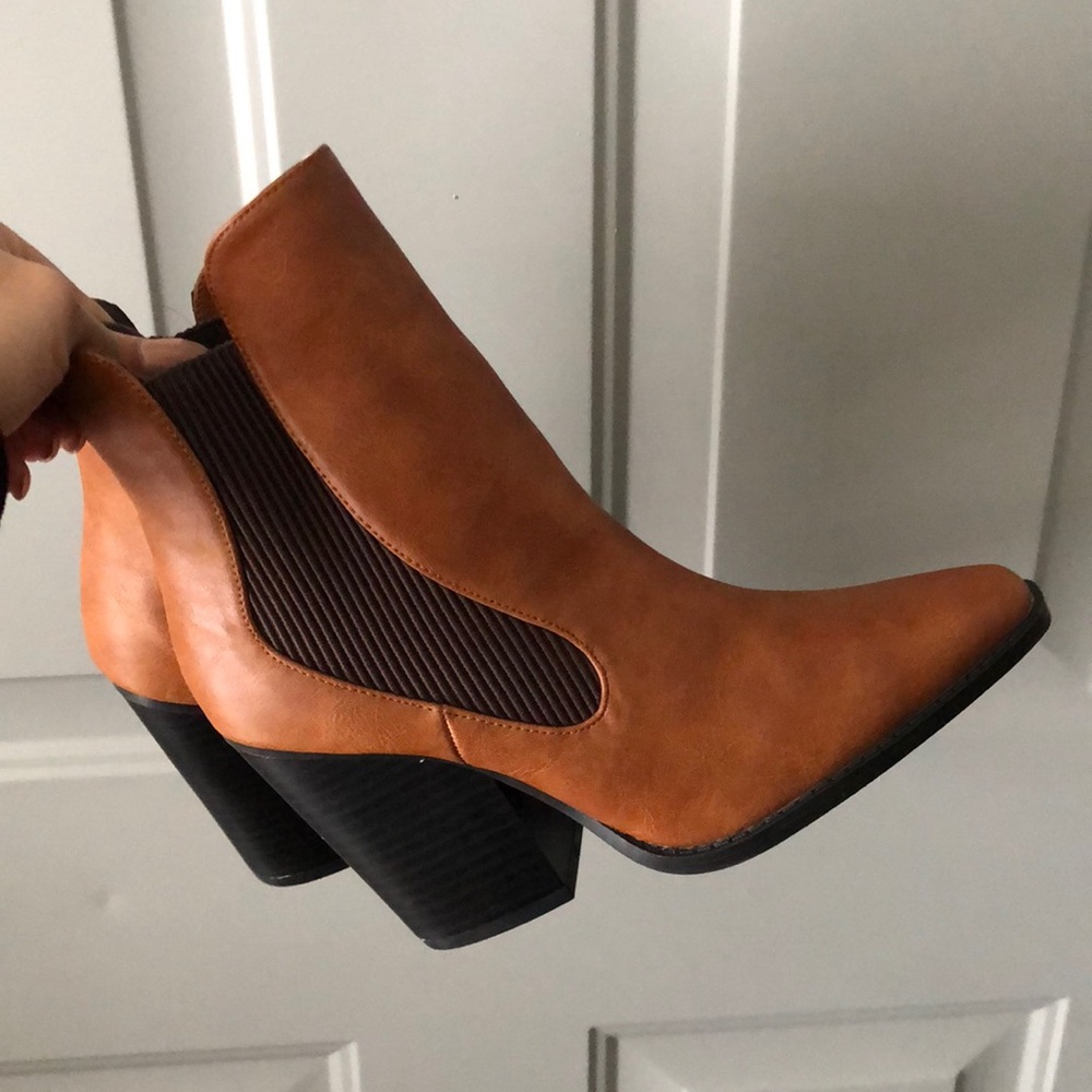 6.5 Cupid bootie NWOT